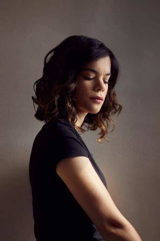 a portrait of a person optimized for LinkedIn and business platforms, with corrected posture, straight head alignment, clear facial visibility, soft diffused lighting, natural skin detail, simple gradient background, and a credible professional visual impression