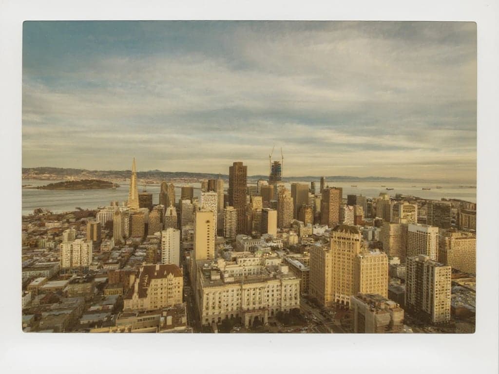 AI vintage filter after photo - vintage style photo of Modern city skyline