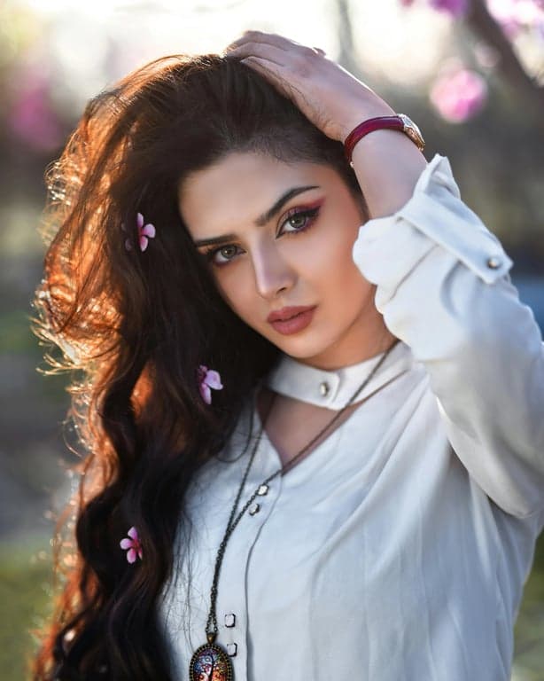 a portrait of a person illustrated in a classic American cartoon animation style inspired by Looney Tunes, replacing realism with exaggerated expressions, theatrical poses, bold contour lines, smooth vintage coloring, and energetic character performance.