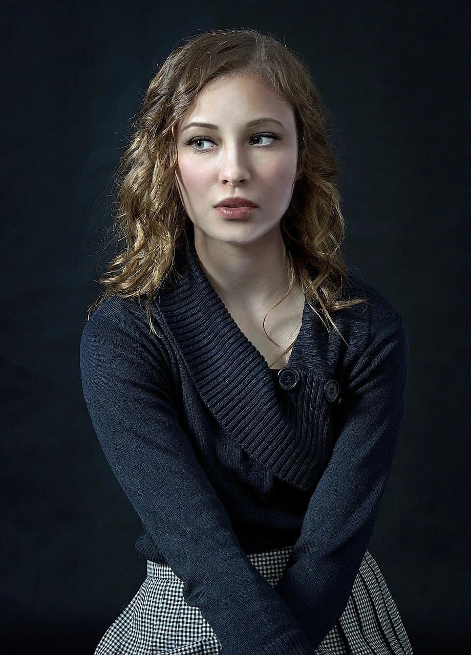 AI fisheye lens filter before photo - portrait in normal perspective before fisheye effect