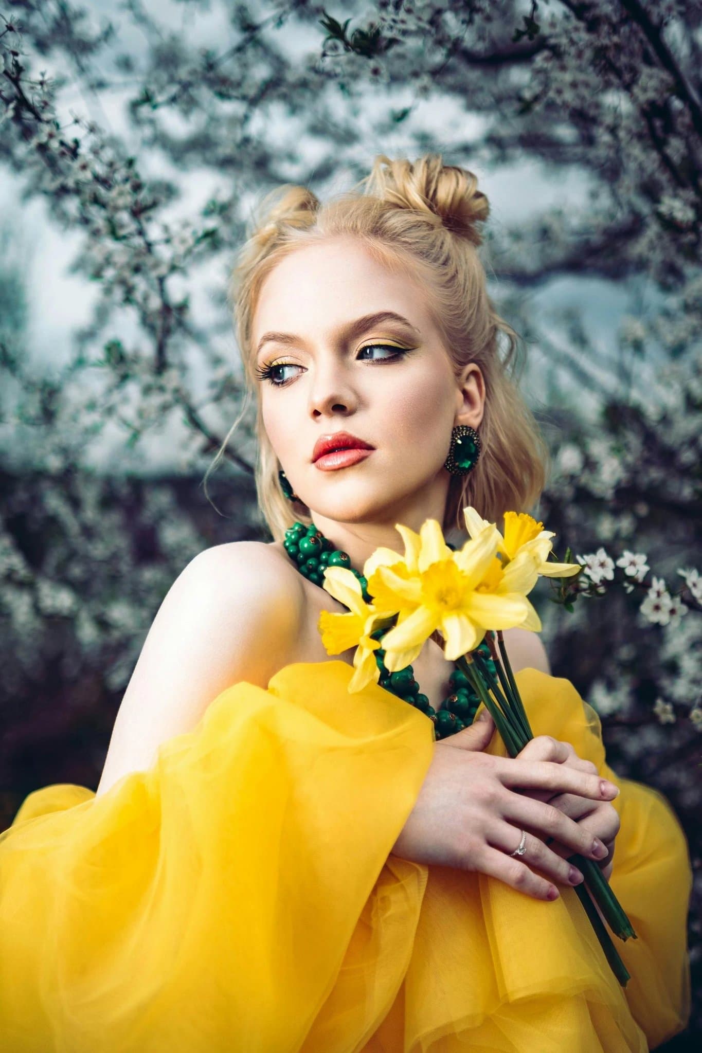 Gold Party Clothes filter before photo - natural portrait in standard T-shirt or shirt with any indoor scene