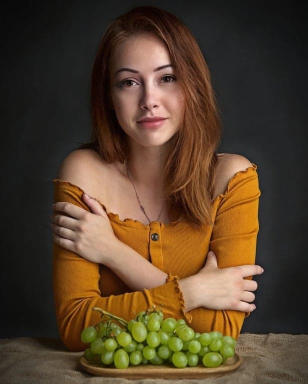 AI eye color changer before photo - influencer photo with natural eye color