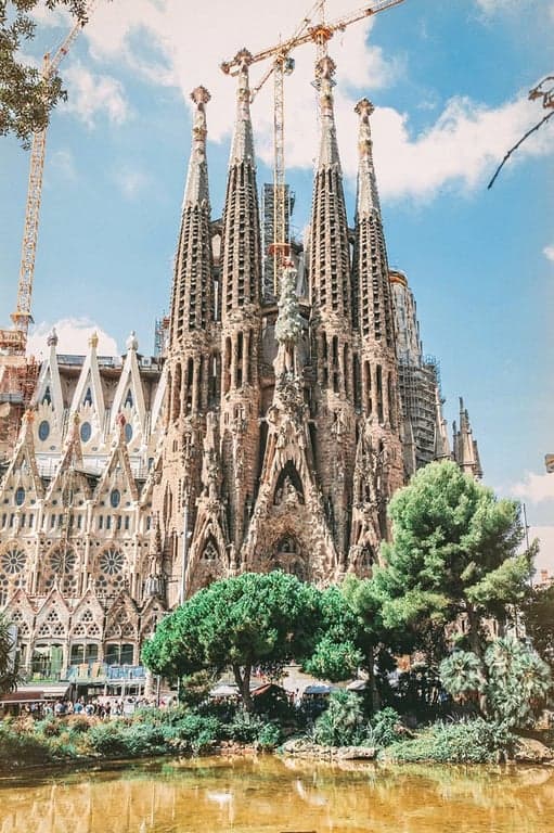AI vintage filter after photo - vintage style shot of The Sagrada Família
