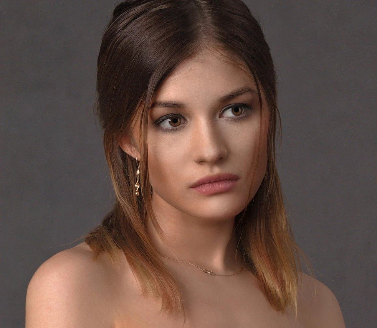 AI lip plumper filter before photo - fashion portrait before virtual lip volume increase