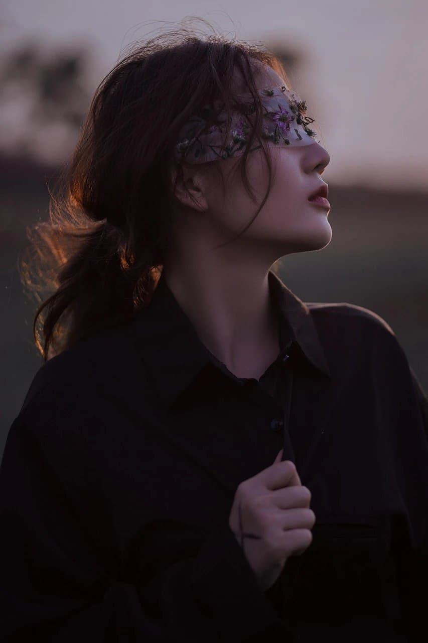 AI 90s filter before photo - portrait in modern style before retro 90s effect