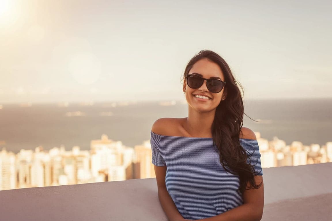a portrait of a person styled with cinematic golden hour visuals, showing subtle lens glow, rim light along hair and shoulders, warm midtones, and smooth tonal transitions