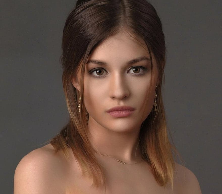 ai eye contact correction after photo - woman with straight hair corrected to look directly at the camera