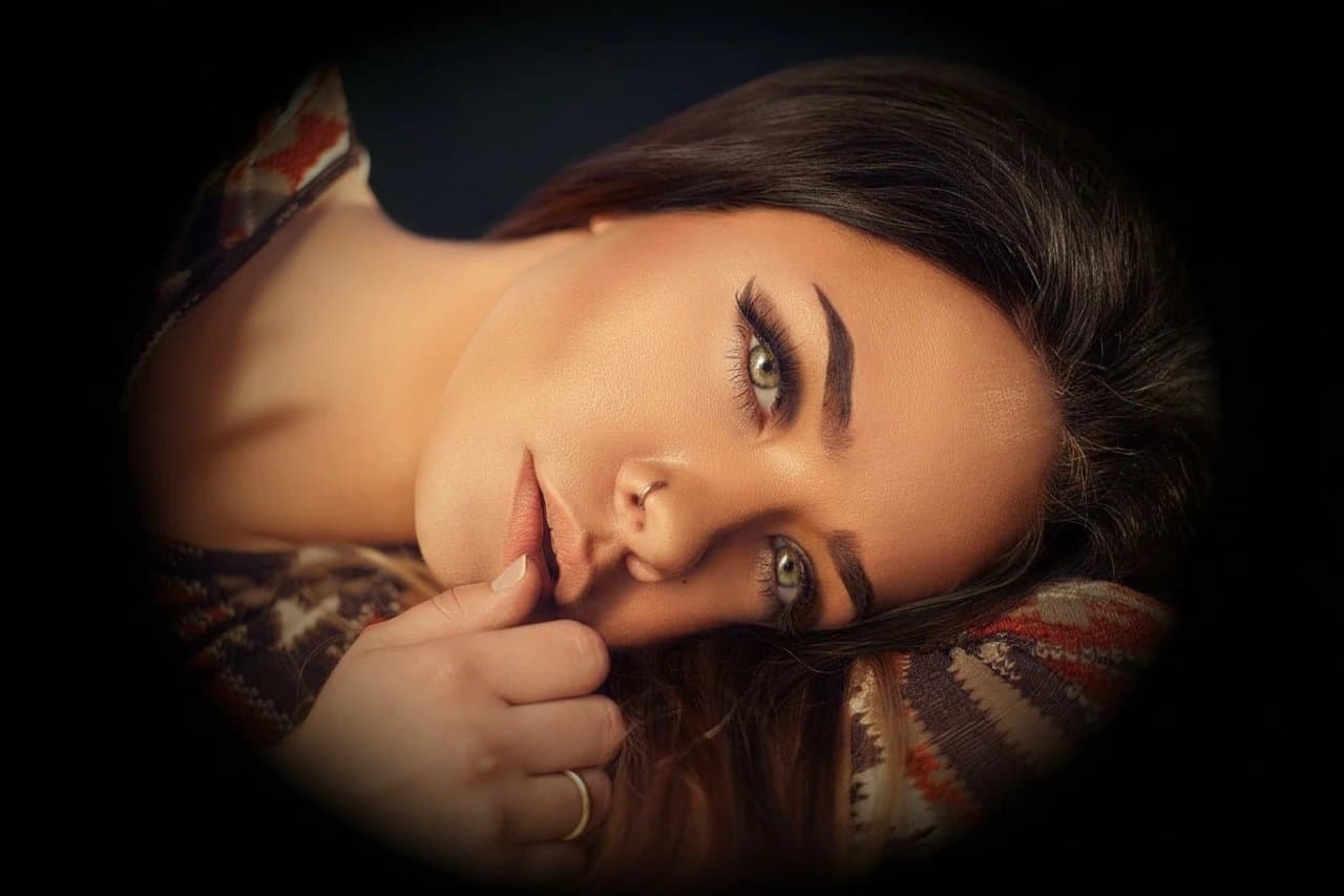 AI fisheye lens filter after transformation - fashion portrait featuring wide-angle distortion