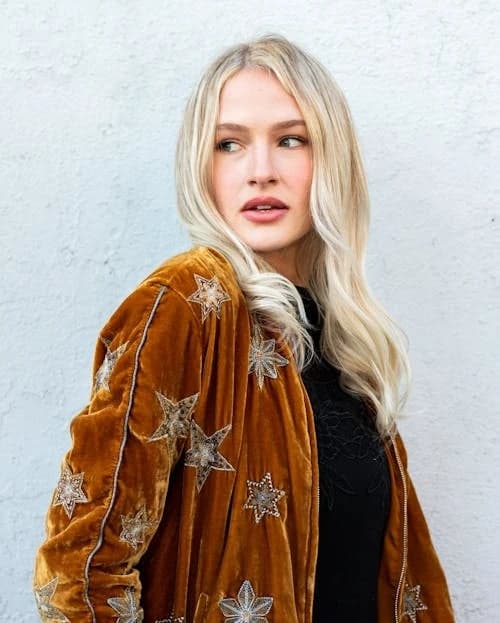 Fashion 20s Style filter before photo - neutral clothing portrait before transformation