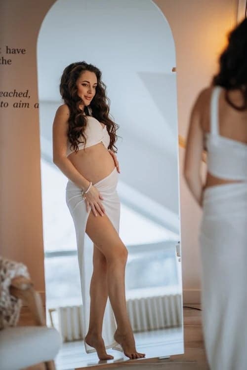 Celebrity Outfits filter before photo - neutral portrait in everyday outfit with any simple or slightly detailed background