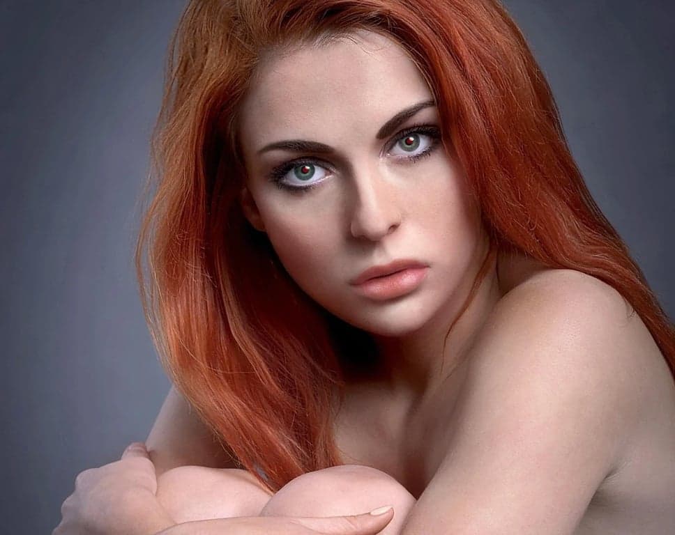 AI red eye remover before photo - selfie with red eye appearance