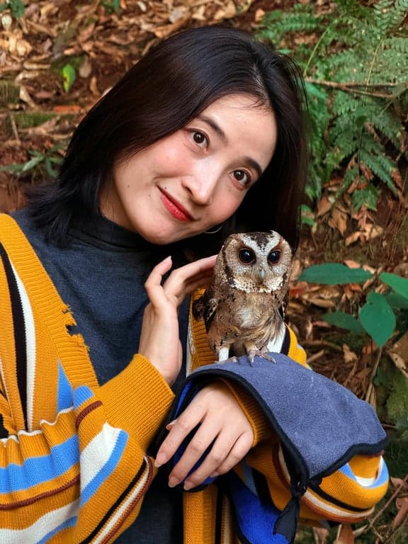 a portrait of a person illustrated in a dark anime style inspired by Jujutsu Kaisen, focusing on mood, intensity, and clean composition