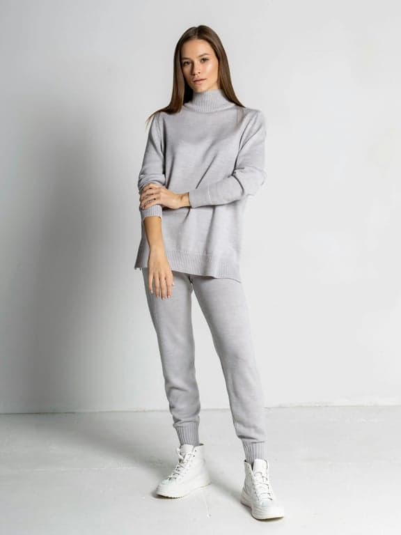 add suit to photo online free – before pic: woman wearing gray sewater