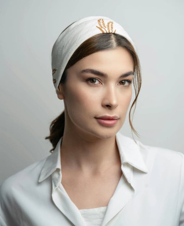 age ai generator before photo - woman wearing white shirt