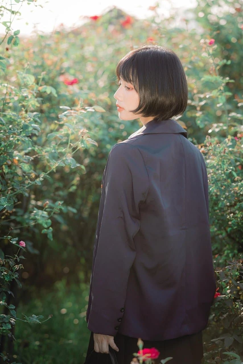 AI aesthetic filter before photo - selfie before AI aesthetic enhancement filter